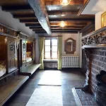 Insolites A - Les Roulottes A Riezes Landsted