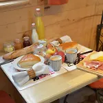 Insolites A - Les Roulottes A Riezes Chimay