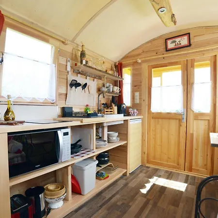 Insolites A - Les Roulottes A Riezes בית כפרי שימיי