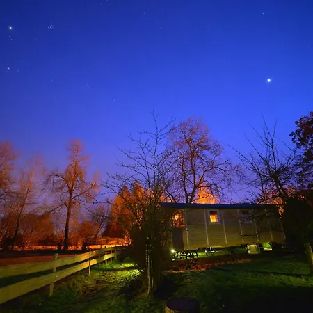 Casa de Campo Insolites à - Roulottes Et Manoir - Roulotte Colibri Chimay