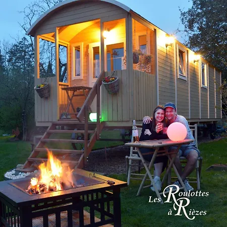 Insolites A - Roulottes Et Manoir - Roulotte Colibri