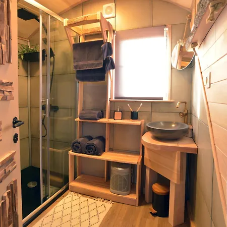 Insolites A - Roulottes Et Manoir - Roulotte Colibri Casa rural Chimay