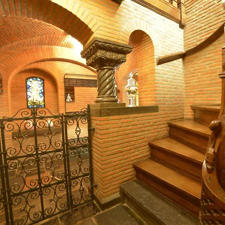 Insolites A - Roulottes Et Manoir - Roulotte Colibri * Chimay