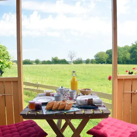 Insolites A - Roulottes Et Manoir - Roulotte Colibri