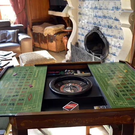 Insolites à - Roulottes Et Manoir - Roulotte Colibri *