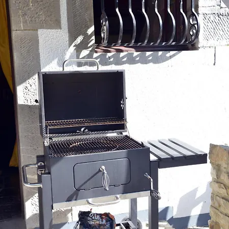 Insolites à - Roulottes Et Manoir - Roulotte Colibri * Chimay