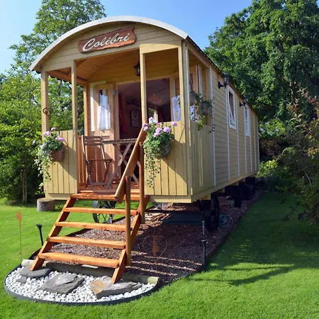 Insolites A - Roulottes Et Manoir - Roulotte Colibri Casa rural Chimay