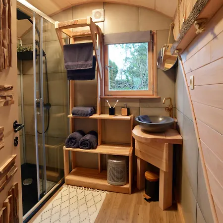 Insolites A Chimay - Les Roulottes A Riezes