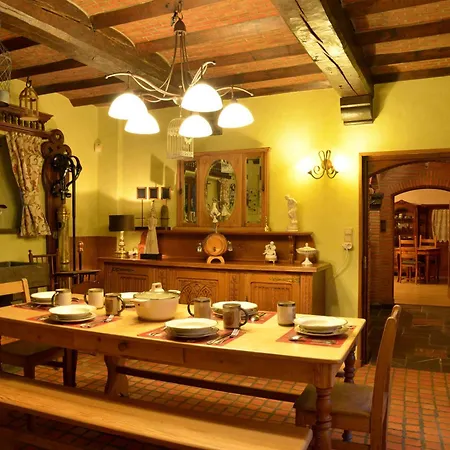 Insolites A Chimay - Gite Et Chambres D'Hotes - Roulottes منزل ريفي كيماي