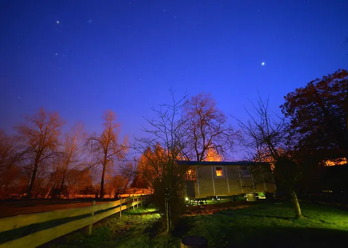 Landhaus Insolites A Chimay - Les Roulottes A Riezes Chimay