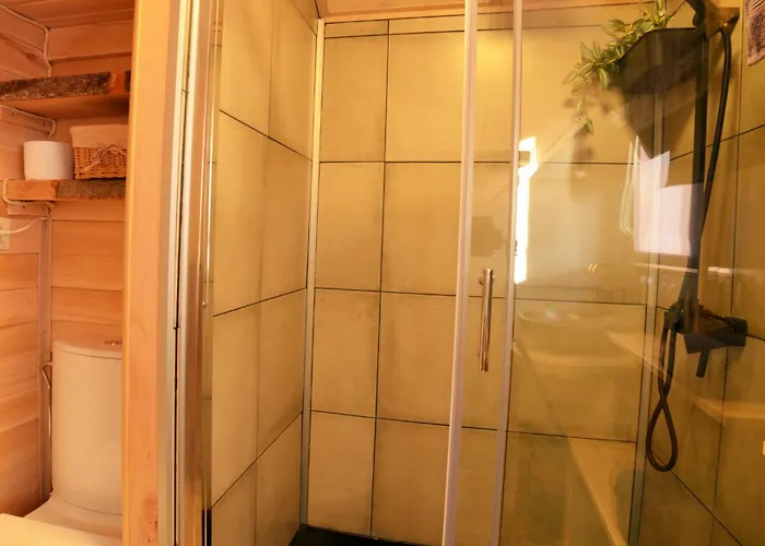 Insolites A Chimay - Les Roulottes A Riezes Landhaus