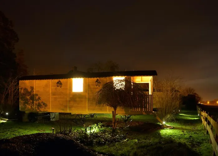 Landhaus Insolites A Chimay - Les Roulottes A Riezes Chimay