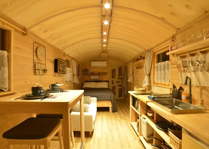 Insolites A - Les Roulottes A Riezes