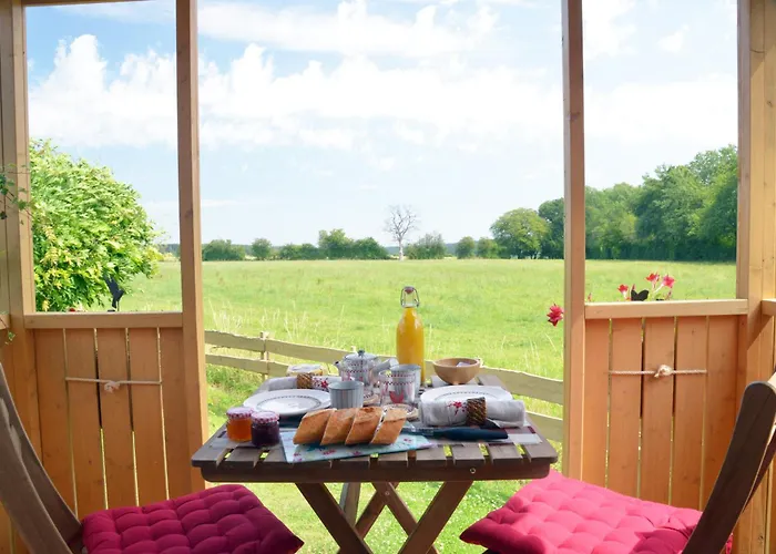 Insolites A - Les Roulottes A Riezes