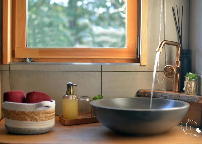 Insolites A Chimay - Les Roulottes A Riezes Landhaus