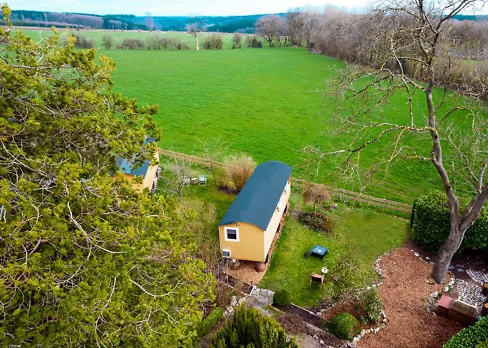 Landhaus Insolites A Chimay - Les Roulottes A Riezes Chimay