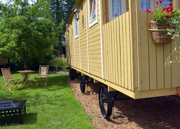 Insolites A Chimay - Les Roulottes A Riezes * Chimay